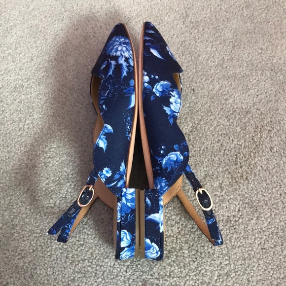 NWOT Talbots Blue Floral Slip On Flats - Picture 3 of 5